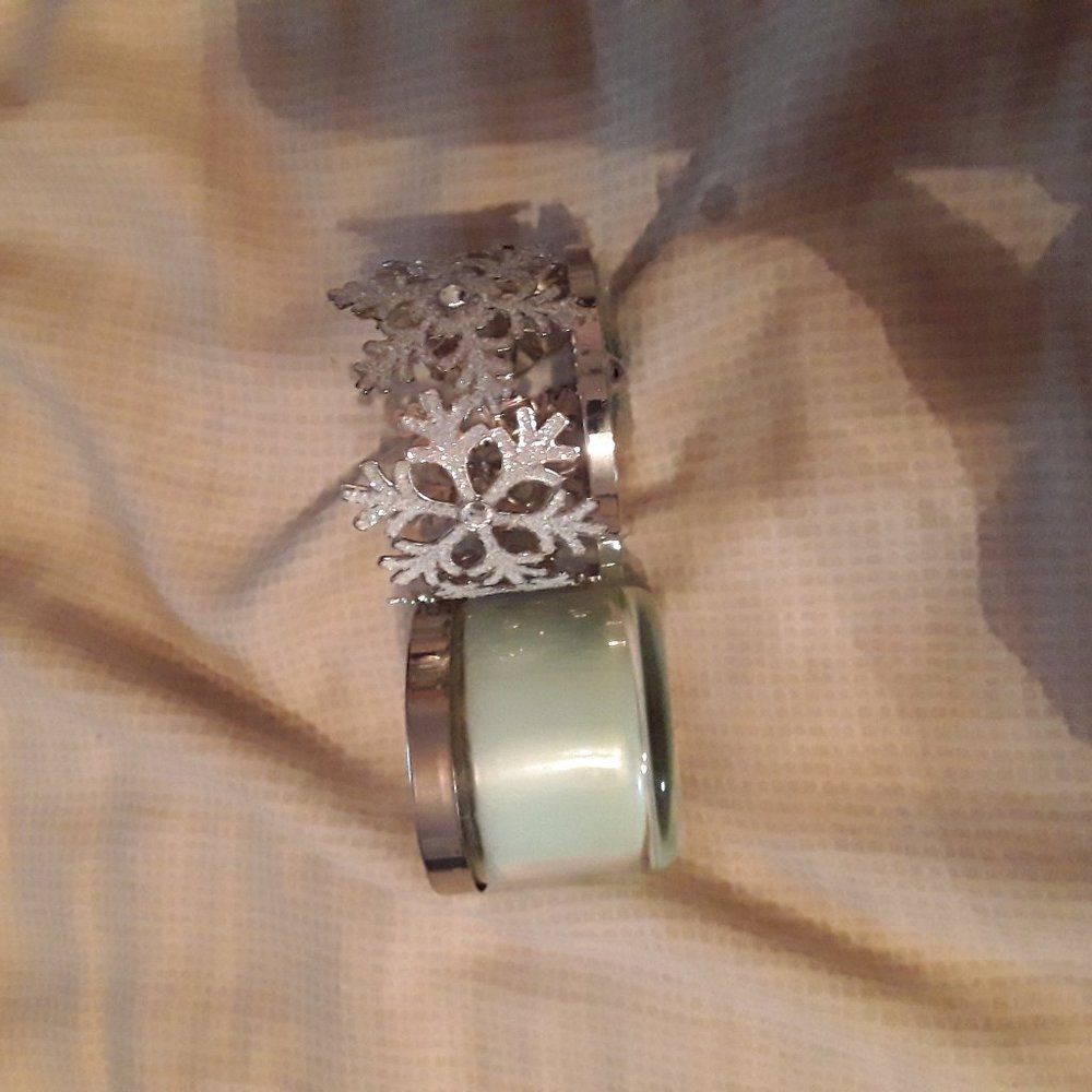 candle with snow flake holder